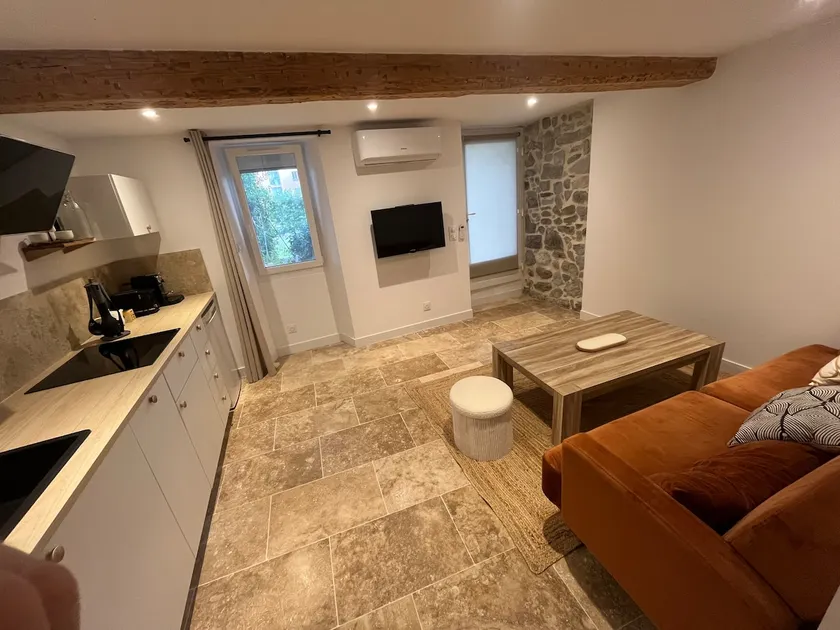 Cozy 1-bedroom accommodation with private garden - Image 1