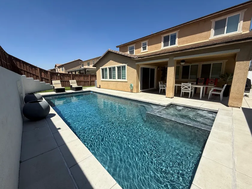 Backyard Paradise: Pool, Spa, outdoor BBQ Kitchen - Image 1