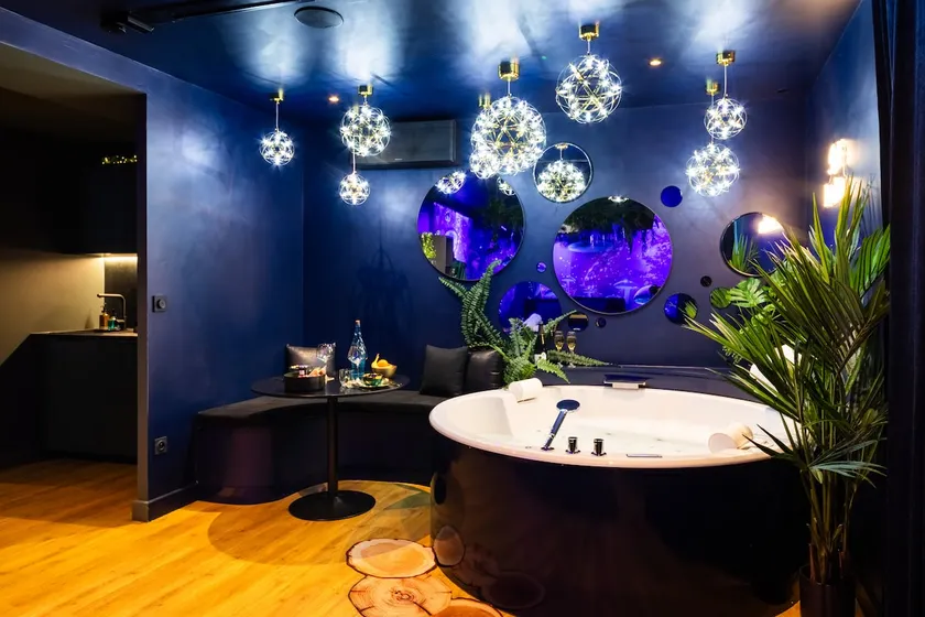 Pandora _ Loveroom & Private Jacuzzi | Puymirol - Image 1