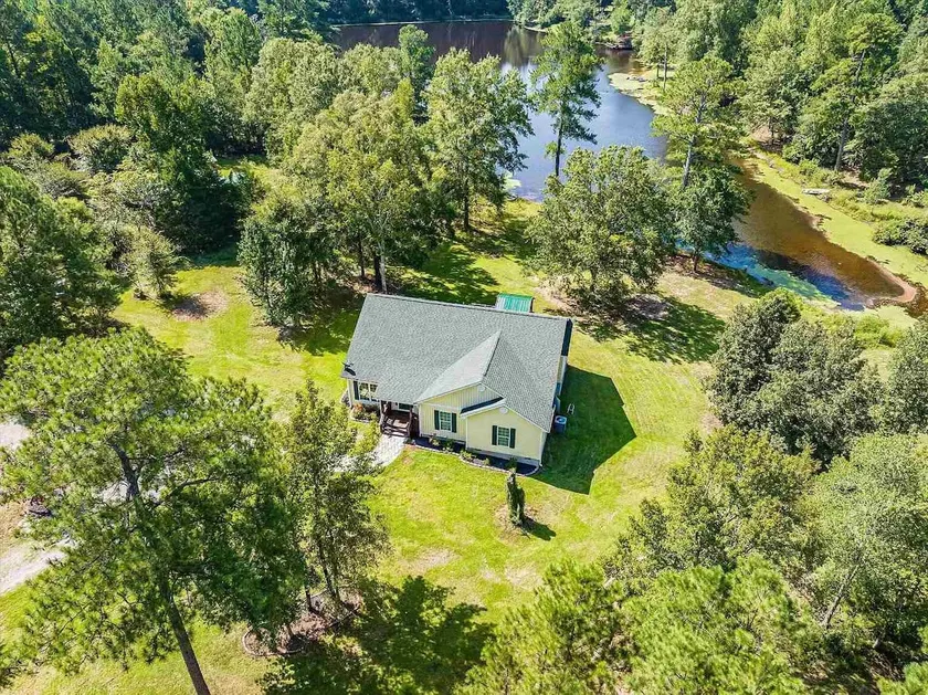 Lakeside Villa Retreat 5-Bedroom Oasis With 6 Tvs 3-Acres Of Waterfront Fishing & Canoe Adventures - Image 1