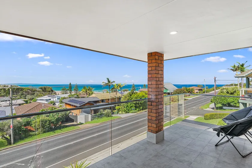 Views of Rainbow Beach - Image 1