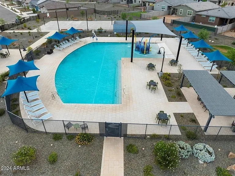 Modern 4 Bedroom Home - Image 1