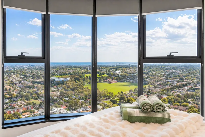 Stunning City & Sunset View 3BR Box Hill Skyone - Image 1