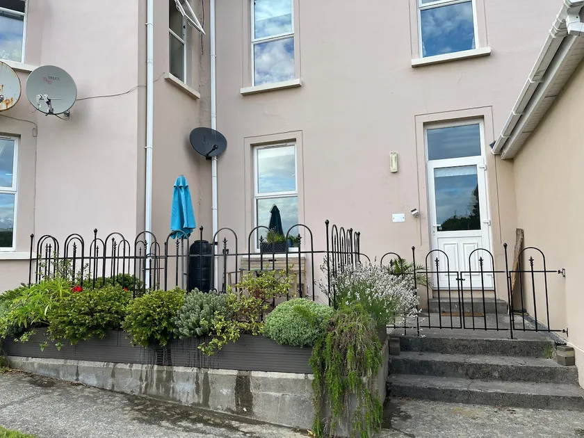 One Bed Garden Apartment - Image 1
