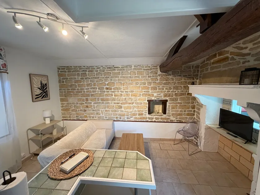 Outbuilding with quiet private garden. - Image 1