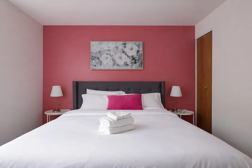 Bright 2-Bedroom Retreat Near Montreal + Parking - Image 1