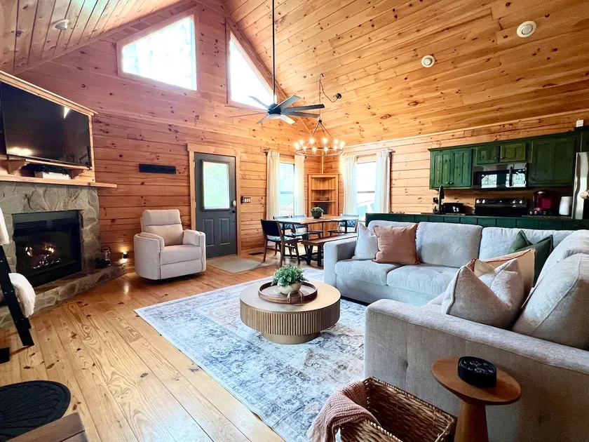 Meadow Vista Cozy Cabin in the Blue Ridge Mtns - 3 BR Vacation Home - Image 1