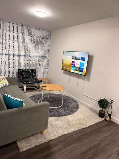 Dr Pizzle Suite | Perfect Cozy Spot in Saskatoon - Image 1