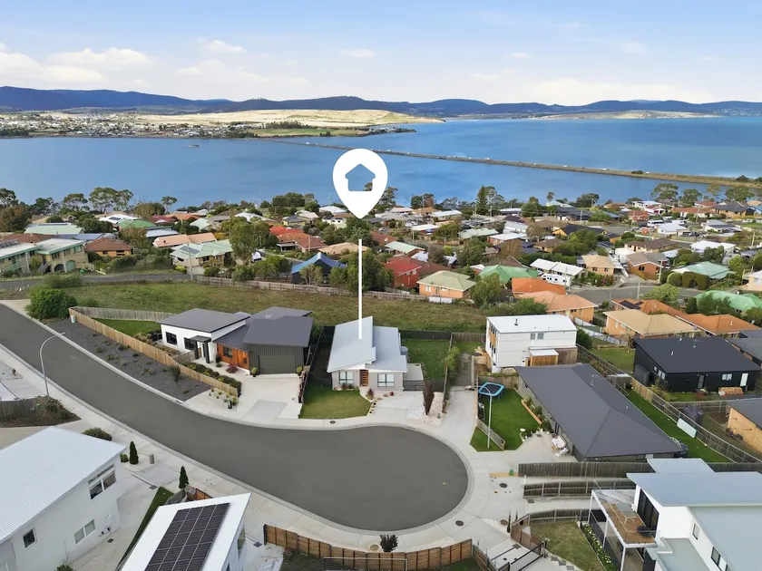 Waterside 3B Oasis | Private Parking & Scenic View - Image 1