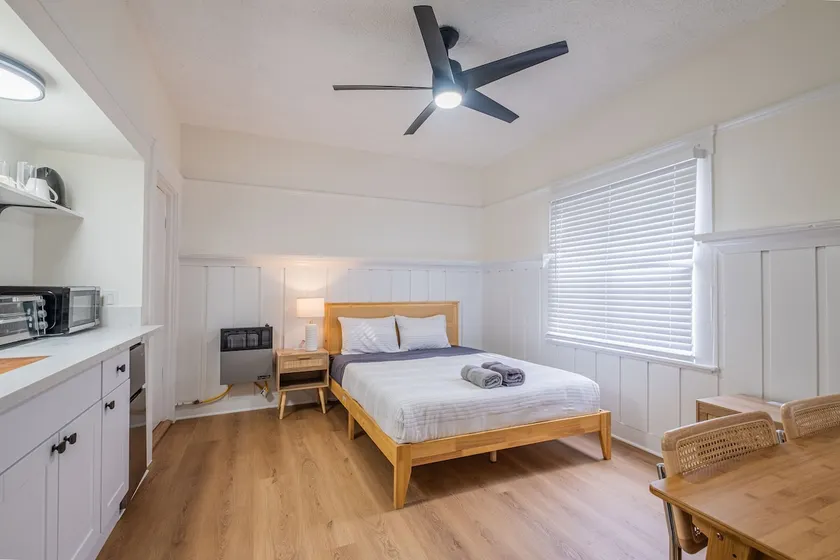 Broadway 2- Clean Private Studio - Image 1