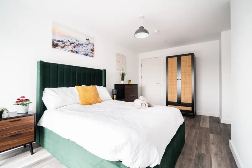 Luxurious Spacious 2 Bed Apartment Manchester - Image 1