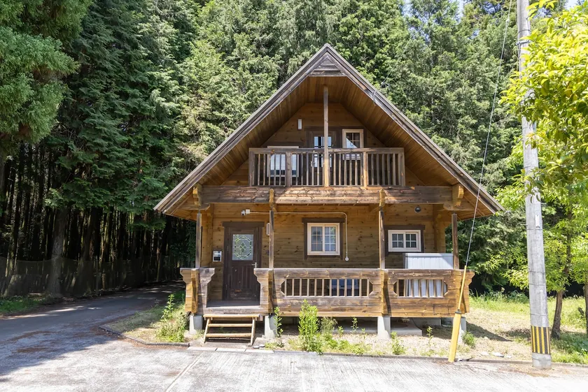 Mountain serenity & onsen | Private log house /BBQ - Image 1