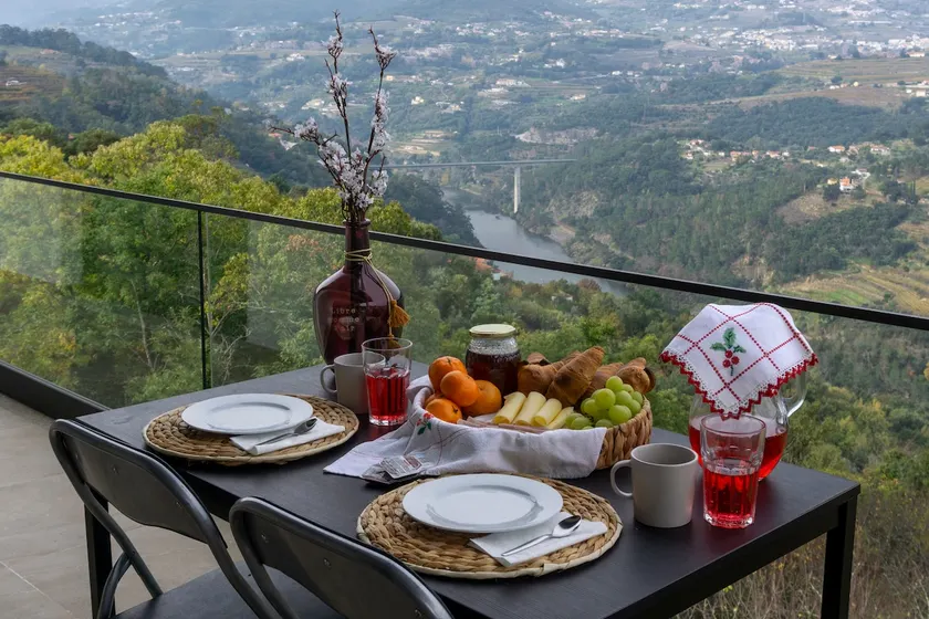Cherry Douro Hill - Image 1