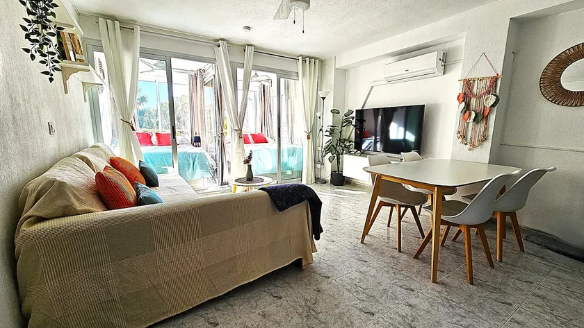City View Apartment - Pool - A/A - 5 mins Beach - Image 1