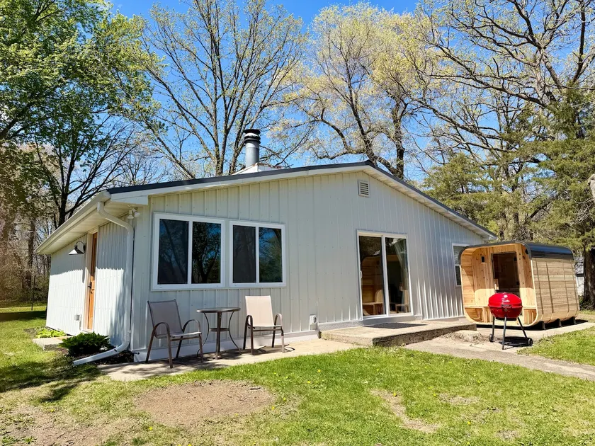 Briggs Bungalow Lake Retreat + Boat House + Sauna! - Image 1