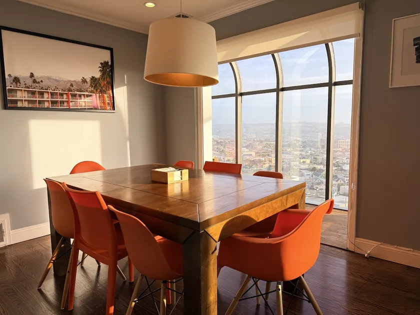 Panoramic Views, Sleeps 10, 3-Car Parking, SFO - Image 1