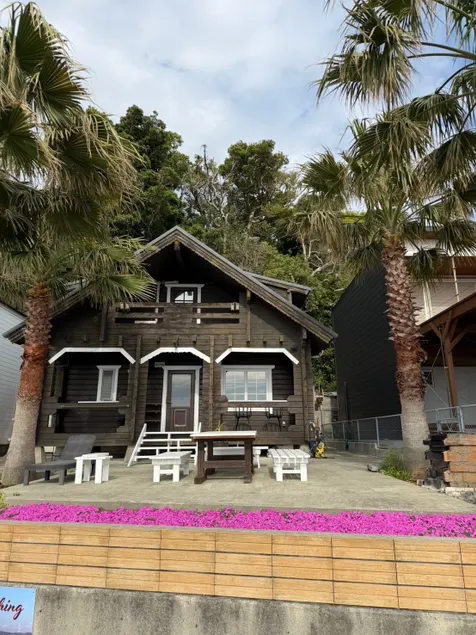 Enjoy an extraordinary stay in a stylish cottage surrounded by coconut trees - Image 1