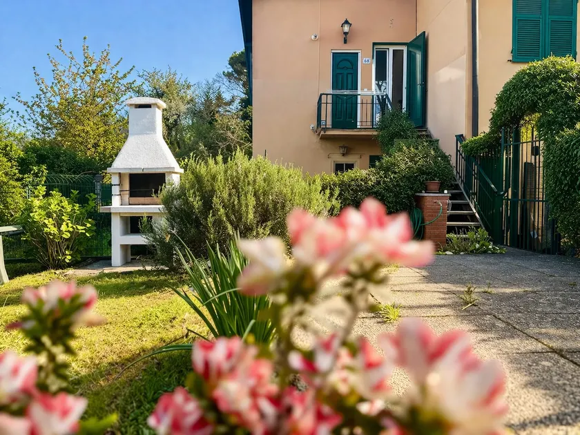 Hill view - House with BBQ and hiking, 15 minutes from the sea - Image 1