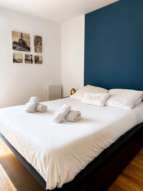2 bedrooms • Paris view • Eiffel Tower • La Défense district - Image 1