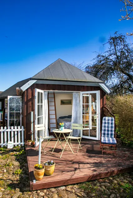 Artist's home in a detached house close to the city and nature - Image 1