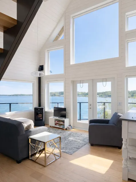 Mahone Bay Ocean Retreat - Image 1