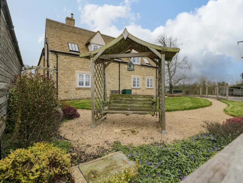 Stanbridge Cottage - Image 1