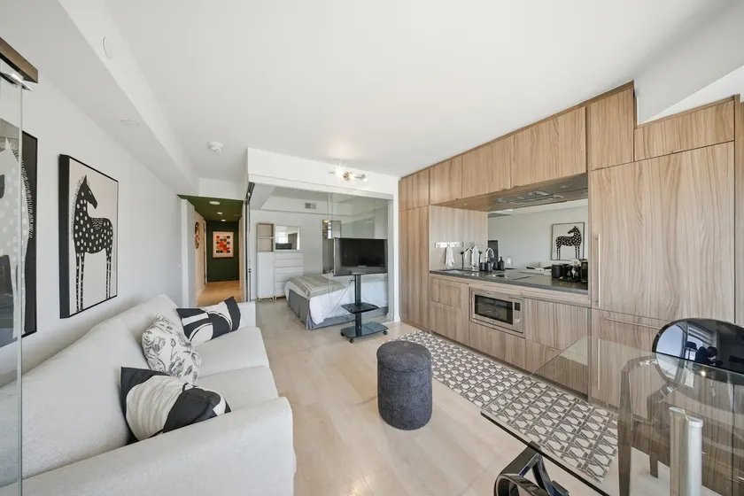 Yorkville Suites - Image 1