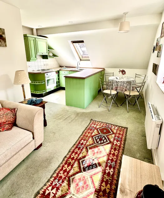 A tranquil 2 bed apartment by Alice Holt forest - Image 1