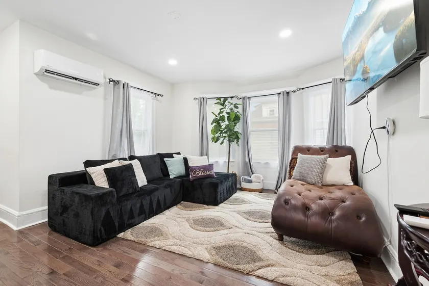 Large 3 bed/3 bath duplex. Steps from NYC Train! - Image 1