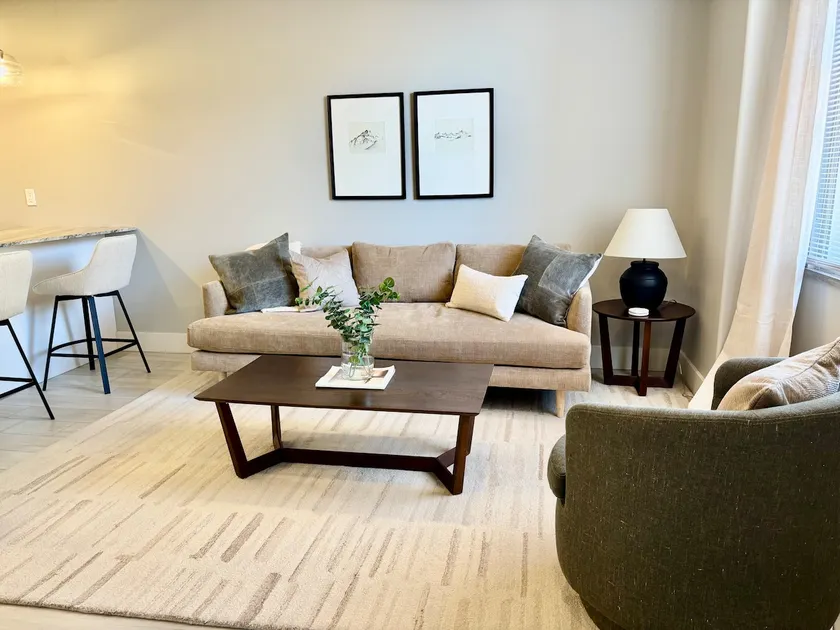 Luxury Downtown Apartment w/Rooftop Access - Image 1