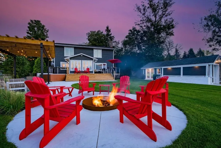 Luxury 4BR Lakefront Cottage W/ Sauna & Dock! - Image 1