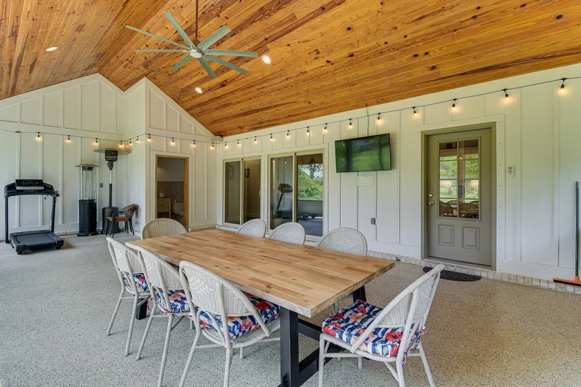 Elegant Home w/ Outdoor Kitchen in Robertsdale - Image 1