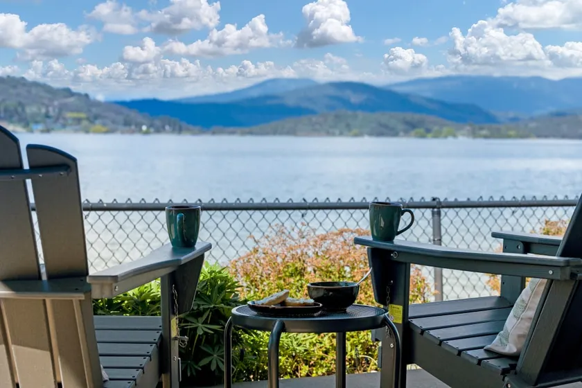 Lakeside Leisure * HotTub *Golf Course * Sleeps 10 - Image 1