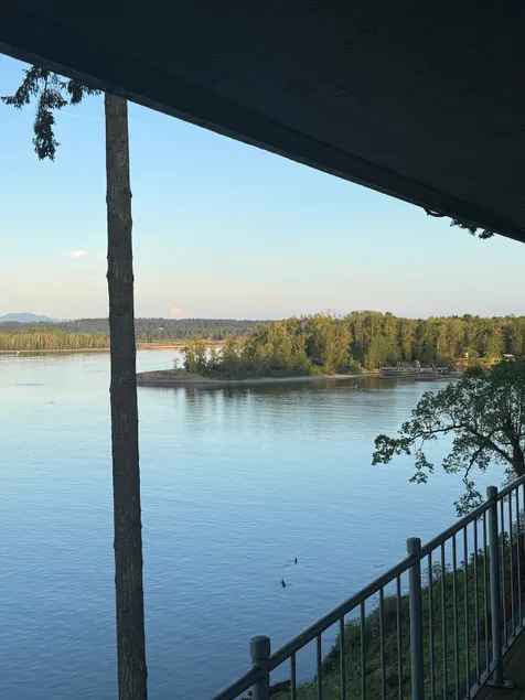 Columbia River Retreat with Dock, Fire Pit & Games - Image 1