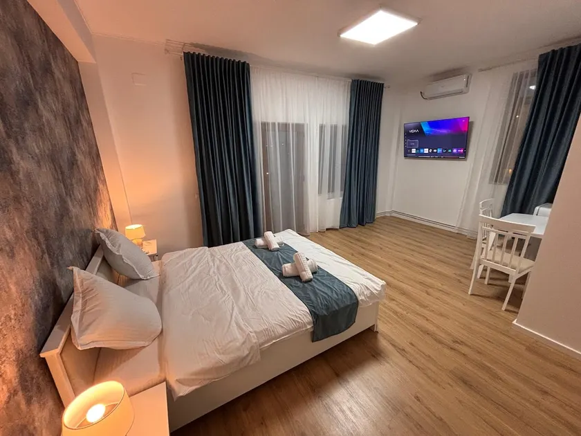 Stadium Side Rooms - Image 1