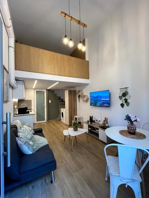 2-Level Loft | Center | Foodies | 788Mpbs - Image 1