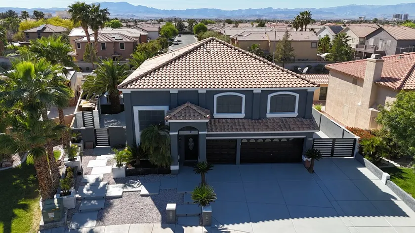 6-Bedroom House In Las Vegas, Pool And Spa - EV - Image 1