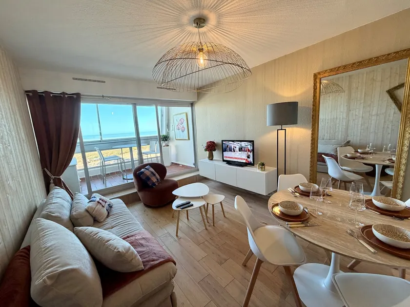 Oceanfront getaway on the Golden Shores by My Cocoony - Image 1