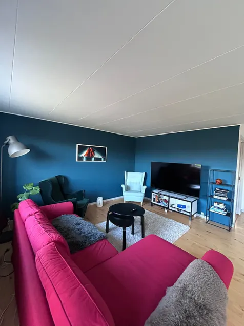 Peaceful Townhouse with Garden Near Beach & Train - Image 1