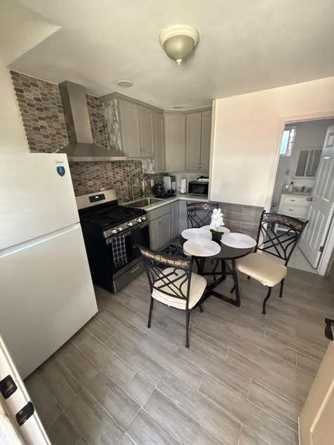 Remodeled Guesthouse in San Leandro - Image 1