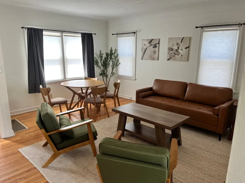Cozy stay in the heart of Highland. - Image 1
