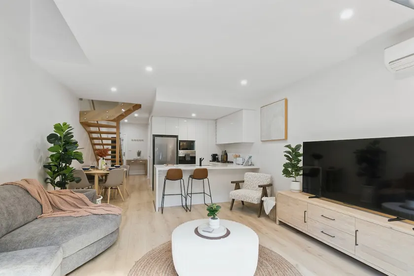 Coastal Calm Escape: Close to Thirroul & Beaches - Image 1