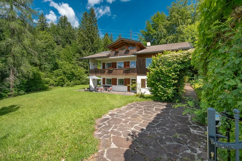 Escape on Lake Walchen with garden, lake view & sauna - Image 1