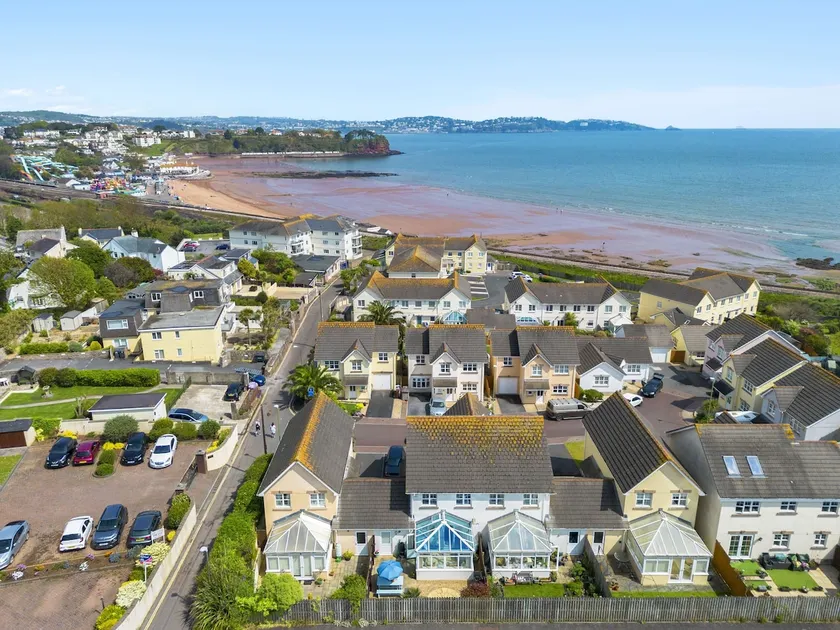 Beach House - The Perfect Seaside Escape - Image 1