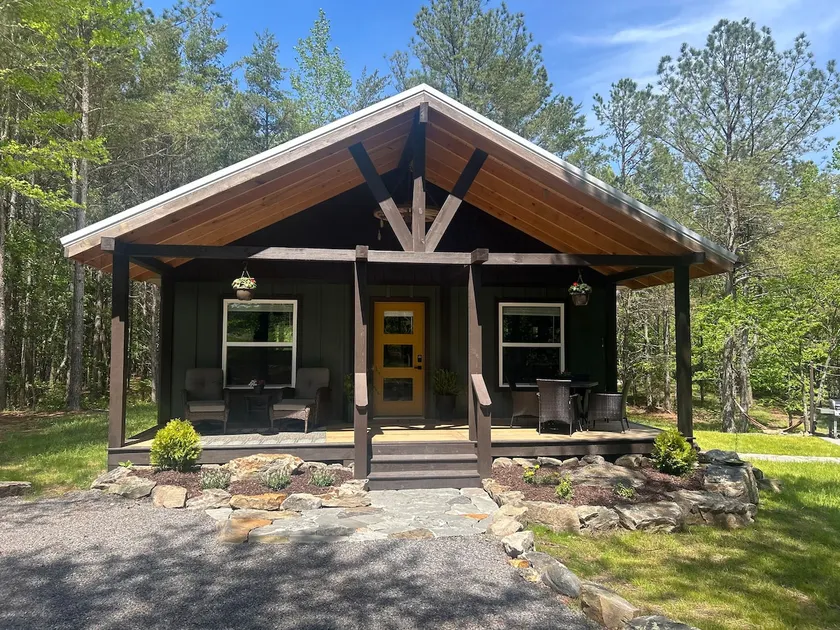 Bedrock cabin in the woods~Modern cabin in Mentone - Image 1