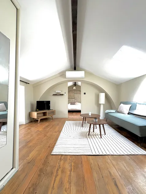 Corte city center • Cozy attic apartment + parking - Image 1