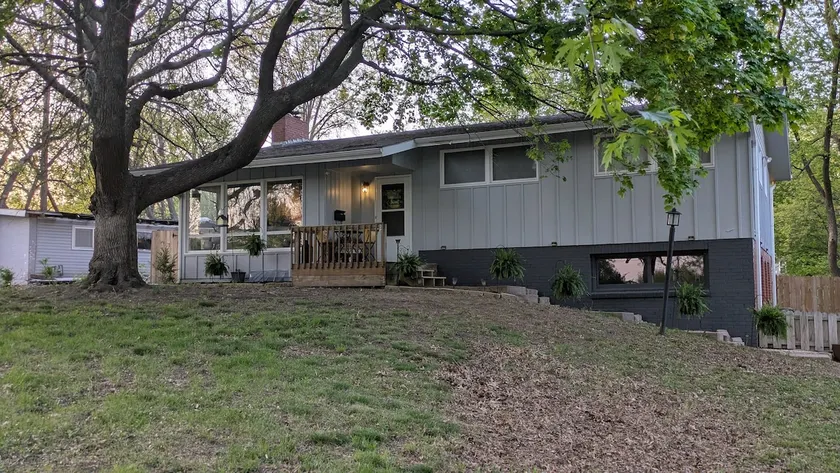 Charming 1950s home minutes from downtown. - Image 1