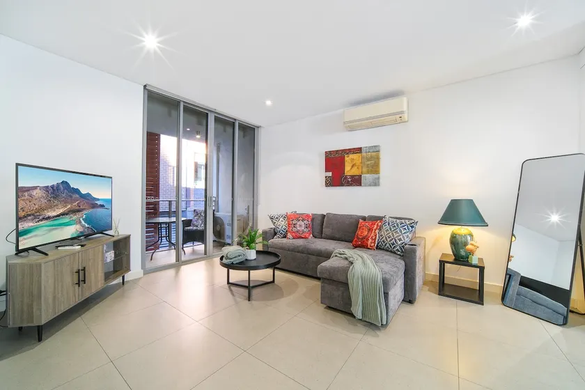 Modern 2BR 3 min to Central Station FREE Parking - Image 1