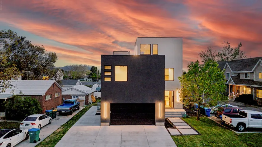 The Cherry Hill House | Rooftop Views + Hot Tub - Image 1