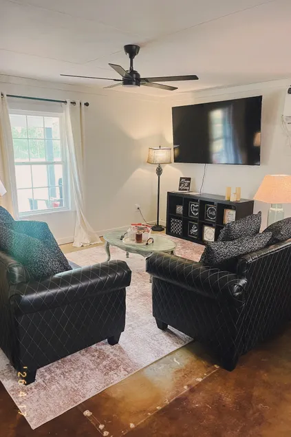 Meadows Mansion|Remodeled 2BR Home•WiFi•Quiet/Cozy - Image 1